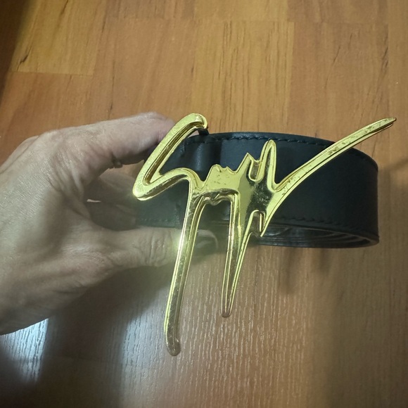 Vera Pelle Black and Gold Belt Timeless Accessory